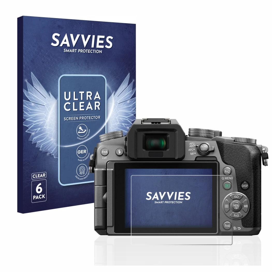 Front side of a product packaging with the brand logo Savvies. Next to it is the device Panasonic Lumix DMC-G70 shown with the