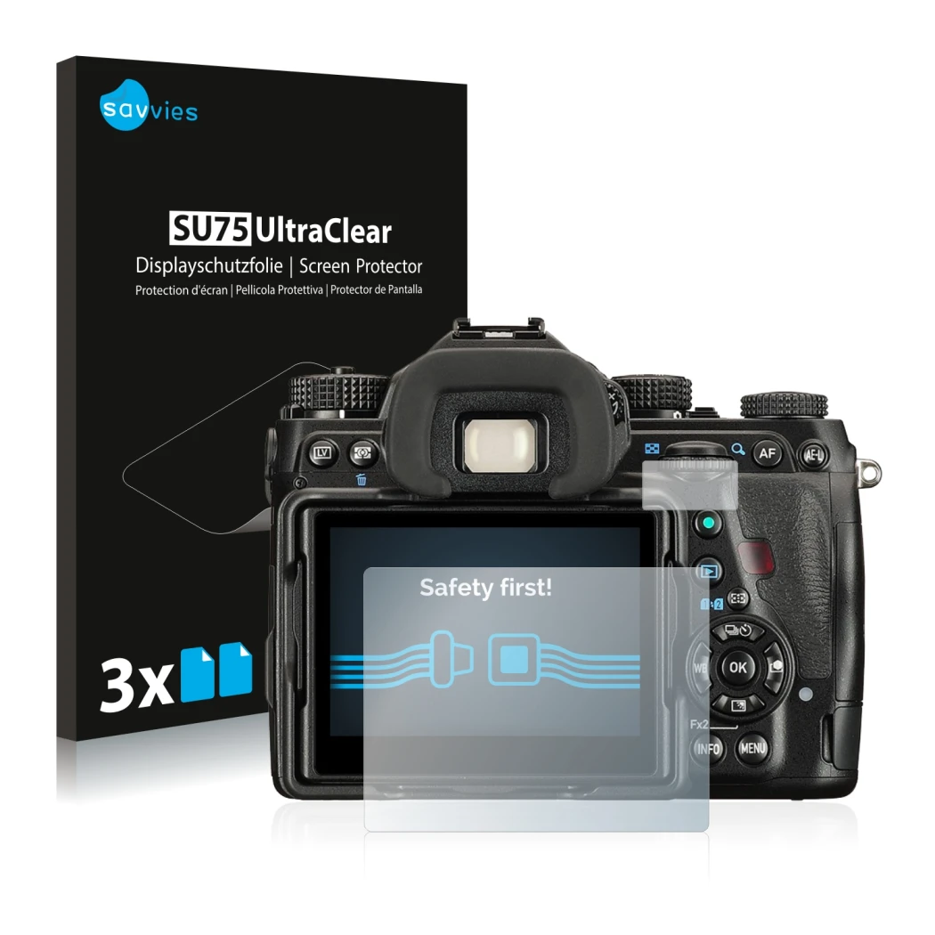 Front side of a product packaging with the brand logo Savvies. Next to it is the device Pentax K-1 Mark II shown with the corr