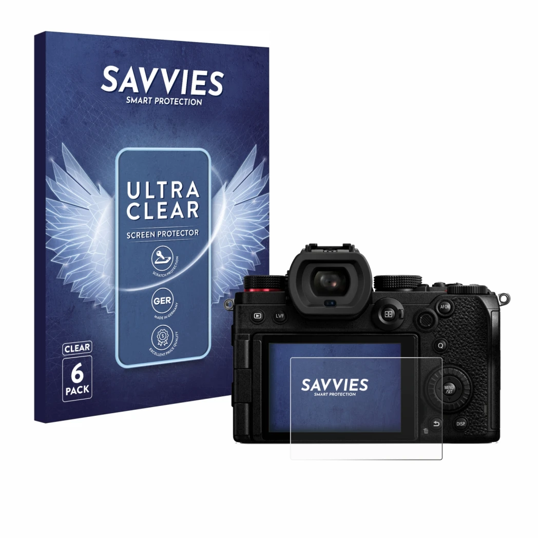 Front side of a product packaging with the brand logo Savvies. Next to it is the device Panasonic Lumix DC-S5 shown with the c