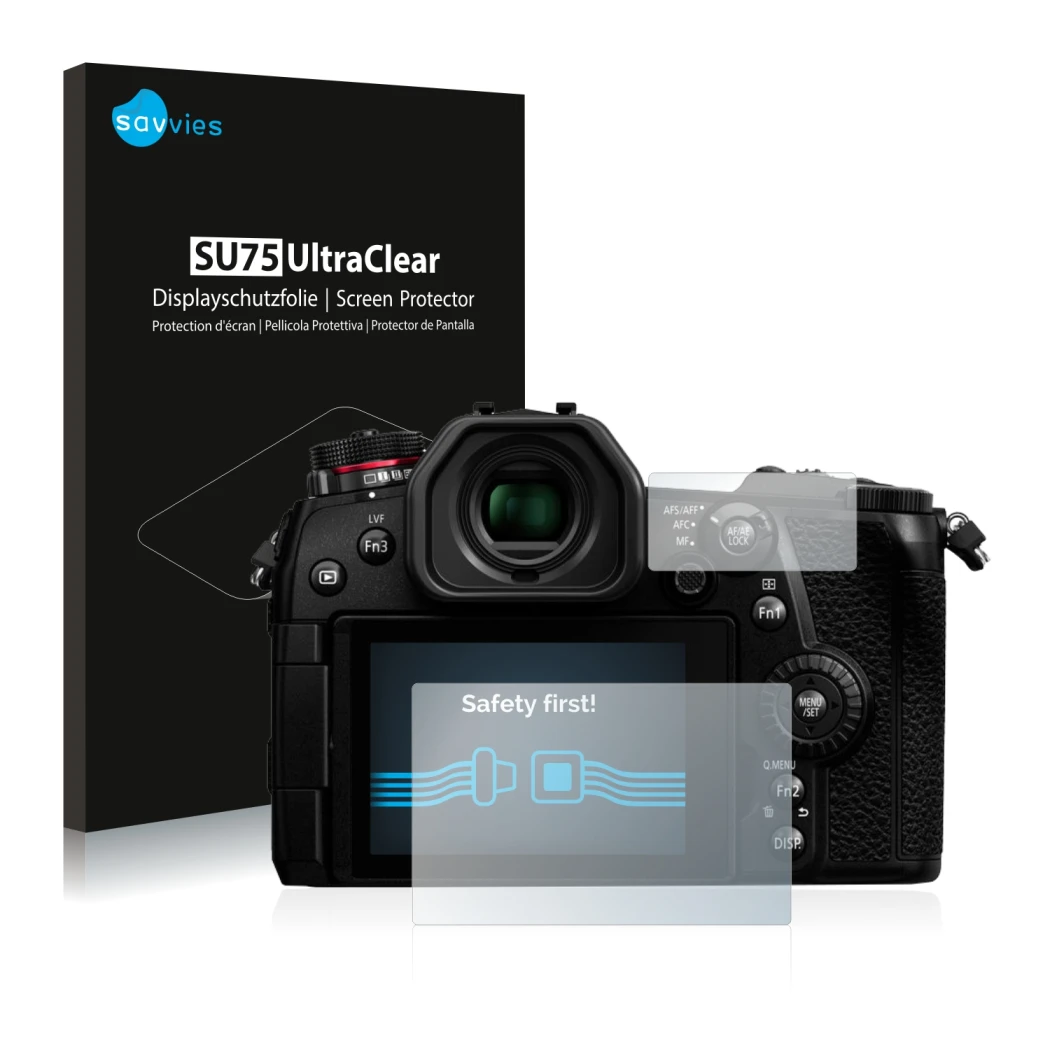 Front side of a product packaging with the brand logo Savvies. Next to it is the device Panasonic Lumix DC-G9 shown with the c