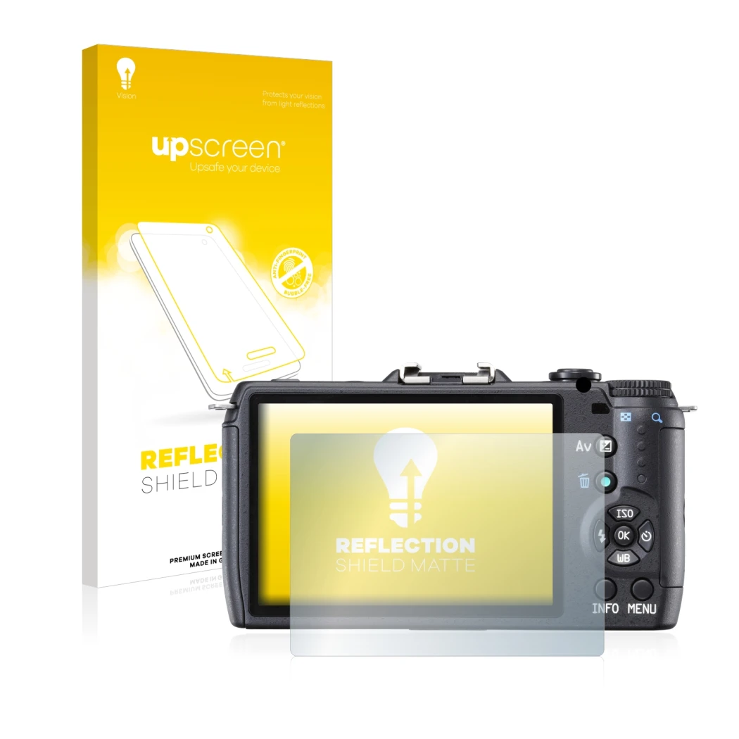 Front side of a product packaging with the brand logo upscreen. Next to it is the device Pentax Q10 shown with the correspondi