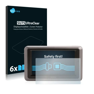 Front side of a product packaging with the brand logo Savvies. Next to it is the device Garmin zumo 660 Europa shown with the 
