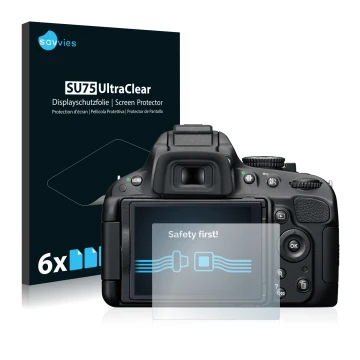 Front side of a product packaging with the brand logo Savvies. Next to it is the device Nikon D5100 shown with the correspondi