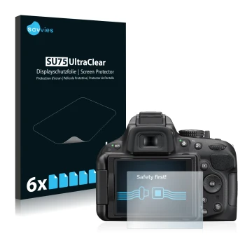 Front side of a product packaging with the brand logo Savvies. Next to it is the device Nikon D5200 shown with the correspondi