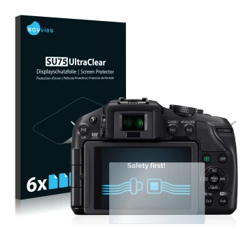 Front side of a product packaging with the brand logo Savvies. Next to it is the device Panasonic Lumix DMC-G6 shown with the 