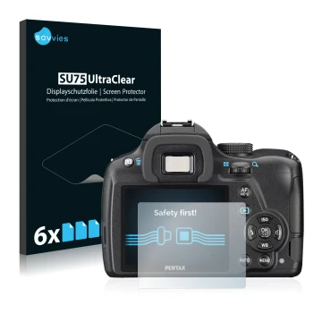 Front side of a product packaging with the brand logo Savvies. Next to it is the device Pentax K-50 shown with the correspondi