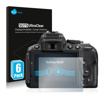 Front side of a product packaging with the brand logo Savvies. Next to it is the device Nikon D5300 shown with the correspondi