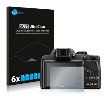Front side of a product packaging with the brand logo Savvies. Next to it is the device Nikon Coolpix P530 shown with the corr