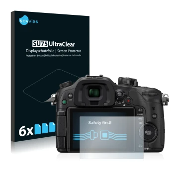 Front side of a product packaging with the brand logo Savvies. Next to it is the device Panasonic Lumix DMC-GH4 shown with the