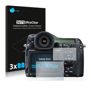 Front side of a product packaging with the brand logo Savvies. Next to it is the device Pentax 645Z shown with the correspondi