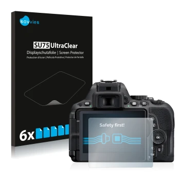 Front side of a product packaging with the brand logo Savvies. Next to it is the device Nikon D5500 shown with the correspondi