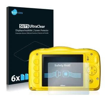 Front side of a product packaging with the brand logo Savvies. Next to it is the device Nikon Coolpix S33 shown with the corre