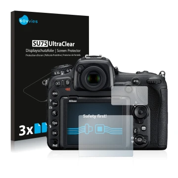 Front side of a product packaging with the brand logo Savvies. Next to it is the device Nikon D500 shown with the correspondin