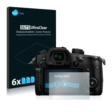 Front side of a product packaging with the brand logo Savvies. Next to it is the device Panasonic Lumix DC-GH5 shown with the 