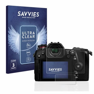 Front side of a product packaging with the brand logo Savvies. Next to it is the device Panasonic Lumix DC-G9 shown with the c