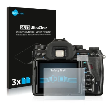 Front side of a product packaging with the brand logo Savvies. Next to it is the device Pentax K-1 Mark II shown with the corr