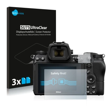 Front side of a product packaging with the brand logo Savvies. Next to it is the device Nikon Z 6 shown with the corresponding