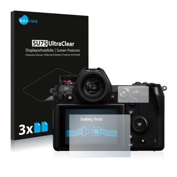 Front side of a product packaging with the brand logo Savvies. Next to it is the device Panasonic Lumix DC-S1 shown with the c