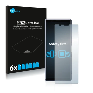 Front side of a product packaging with the brand logo Savvies. Next to it is the device Sony Xperia 5 shown with the correspon