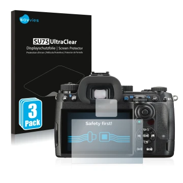 Front side of a product packaging with the brand logo Savvies. Next to it is the device Pentax K-3 Mark III shown with the cor