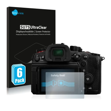 Front side of a product packaging with the brand logo Savvies. Next to it is the device Panasonic Lumix DC-GH6 shown with the 