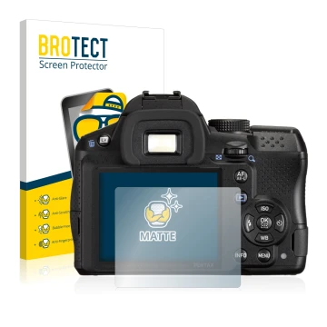 Front side of a product packaging with the brand logo BROTECT. Next to it is the device Pentax K-30 shown with the correspondi