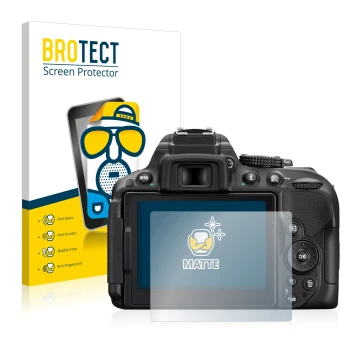Front side of a product packaging with the brand logo BROTECT. Next to it is the device Nikon D5300 shown with the correspondi