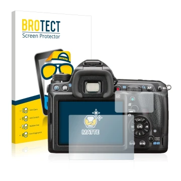 Front side of a product packaging with the brand logo BROTECT. Next to it is the device Pentax K-3 II shown with the correspon