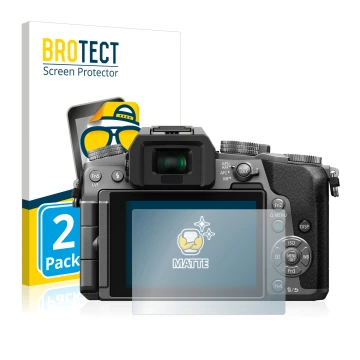 Front side of a product packaging with the brand logo BROTECT. Next to it is the device Panasonic Lumix DMC-G7 shown with the 