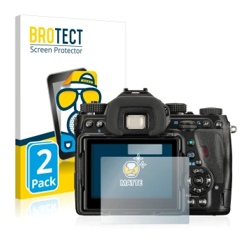 Front side of a product packaging with the brand logo BROTECT. Next to it is the device Pentax K-1 shown with the correspondin
