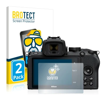 Front side of a product packaging with the brand logo BROTECT. Next to it is the device Nikon Z 50 shown with the correspondin
