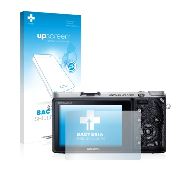 Front side of a product packaging with the brand logo upscreen. Next to it is the device Samsung NX500 shown with the correspo