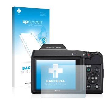 Front side of a product packaging with the brand logo upscreen. Next to it is the device Nikon Coolpix L840 shown with the cor