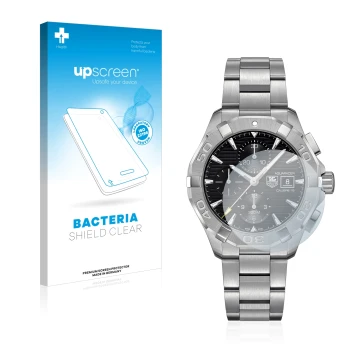 Front side of a product packaging with the brand logo upscreen. Next to it is the device TAG Heuer Aquaracer (43 mm) shown wit