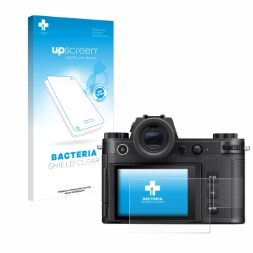 Front side of a product packaging with the brand logo upscreen. Next to it is the device Leica SL3 (Display + top plate displa