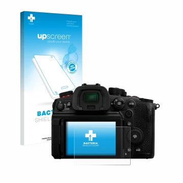 Front side of a product packaging with the brand logo upscreen. Next to it is the device Panasonic Lumix DC-GH7 shown with the