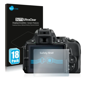 Front side of a product packaging with the brand logo Savvies. Next to it is the device Nikon D5600 shown with the correspondi