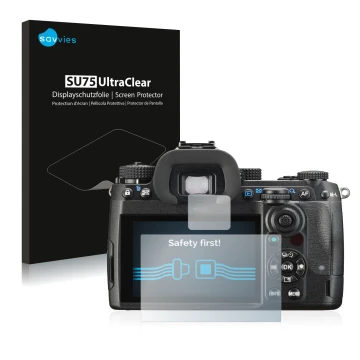 Front side of a product packaging with the brand logo Savvies. Next to it is the device Pentax K-3 Mark III shown with the cor
