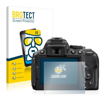 Front side of a product packaging with the brand logo BROTECT. Next to it is the device Nikon D5300 shown with the correspondi