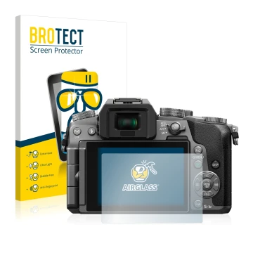 Front side of a product packaging with the brand logo BROTECT. Next to it is the device Panasonic Lumix DMC-G70 shown with the