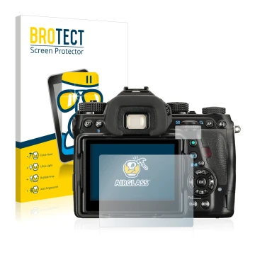Front side of a product packaging with the brand logo BROTECT. Next to it is the device Pentax K-1 Mark II shown with the corr