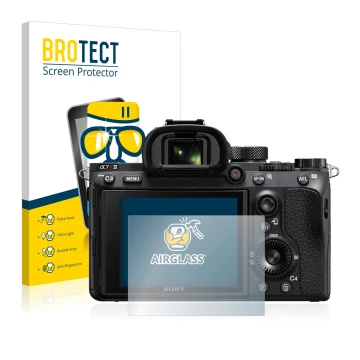 Front side of a product packaging with the brand logo BROTECT. Next to it is the device Sony Alpha 7R III shown with the corre