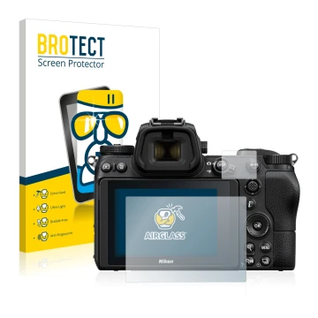 Front side of a product packaging with the brand logo BROTECT. Next to it is the device Nikon Z 6 shown with the corresponding