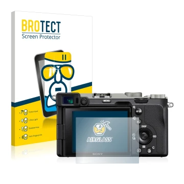 Front side of a product packaging with the brand logo BROTECT. Next to it is the device Sony Alpha 7C shown with the correspon