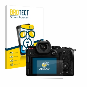 Front side of a product packaging with the brand logo BROTECT. Next to it is the device Panasonic Lumix DC-S5D shown with the 