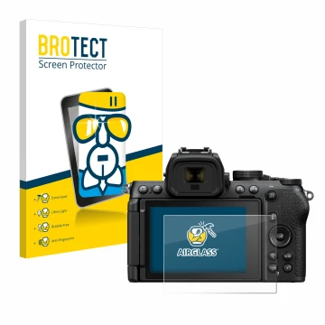 Front side of a product packaging with the brand logo BROTECT. Next to it is the device Nikon Z50 II shown with the correspond