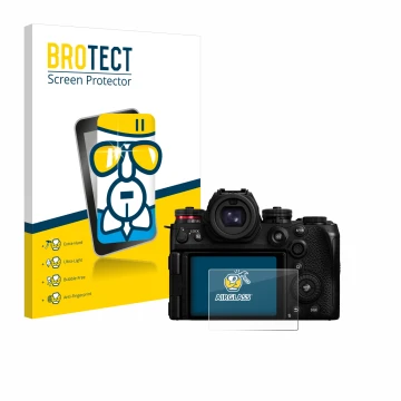 Front side of a product packaging with the brand logo BROTECT. Next to it is the device Panasonic Lumix S1R II shown with the 