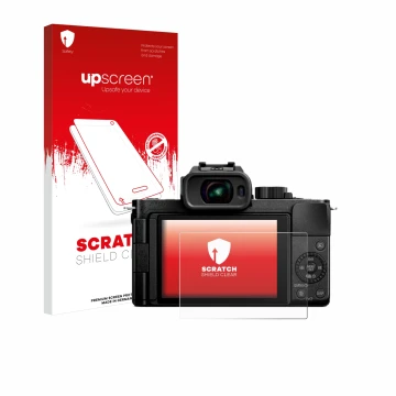 Front side of a product packaging with the brand logo upscreen. Next to it is the device Panasonic Lumix DC-G100D shown with t