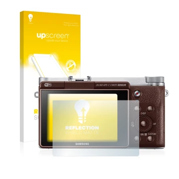 Front side of a product packaging with the brand logo upscreen. Next to it is the device Samsung NX3000 shown with the corresp