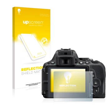 Front side of a product packaging with the brand logo upscreen. Next to it is the device Nikon D5500 shown with the correspond